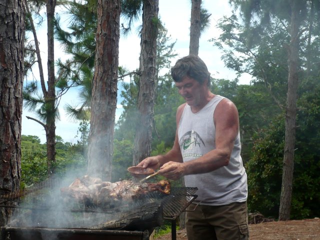 45- Claude au barbecue 